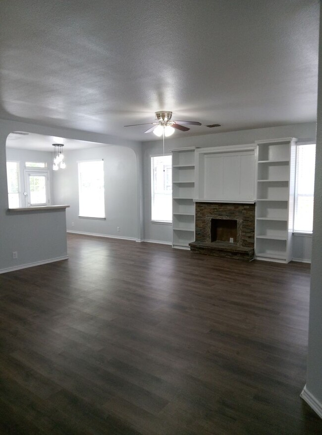 Foto del edificio - Beautiful and Spacious 3bdrm/2bath 2 car g...