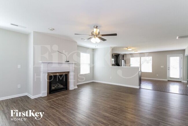 Foto del edificio - 726 Petree Farm Ln