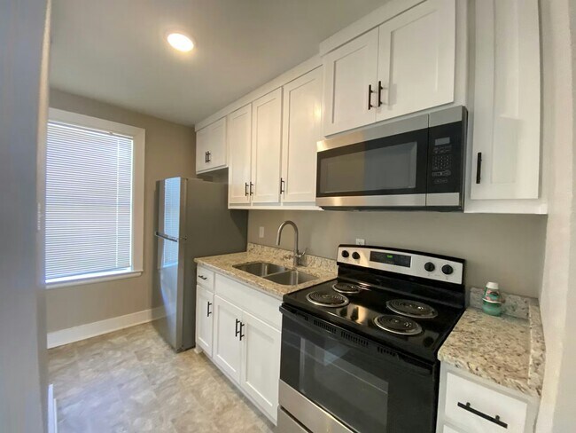 Building Photo - 806 Jane Dr