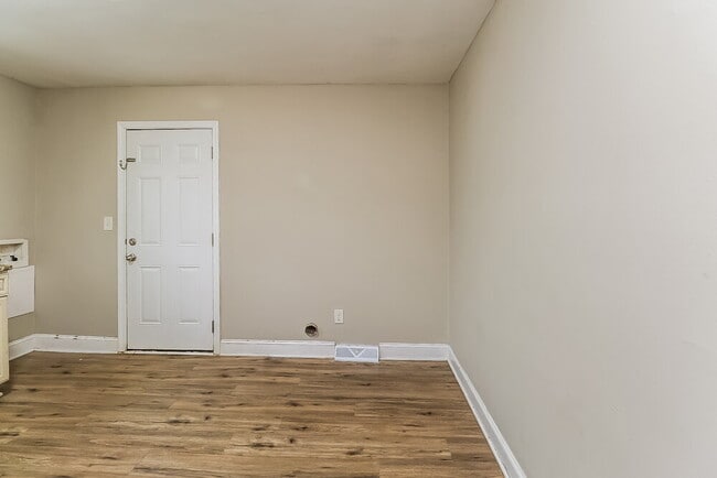 Building Photo - 617 Dunbrook Ln