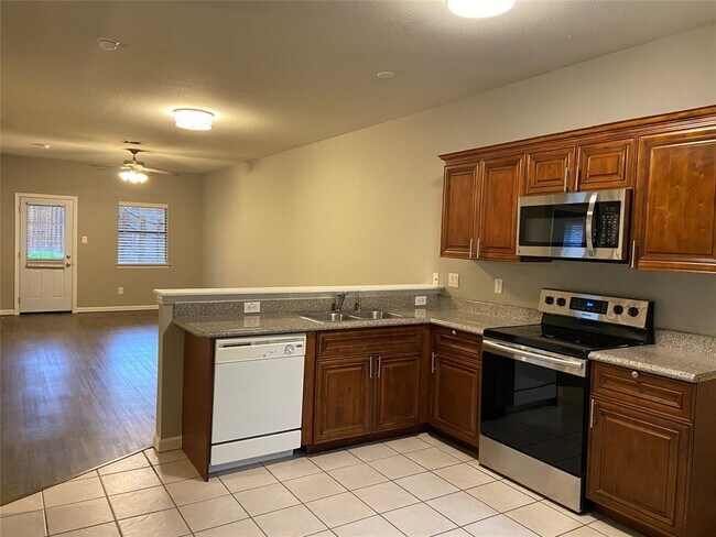 Building Photo - 3122 S Cherry Ln