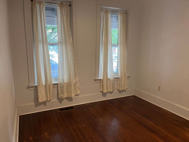 Building Photo - Beautiful 5 Bedroom 2.5 bath Single Family Home in Prime Chestnut Hill Location!