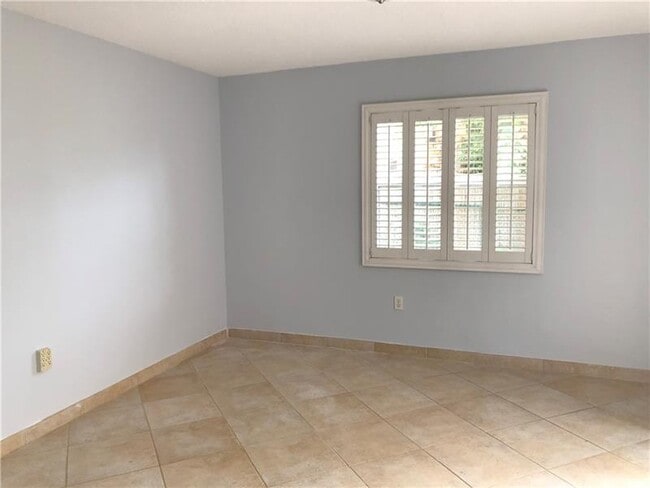 Building Photo - 4050 Eastridge Dr
