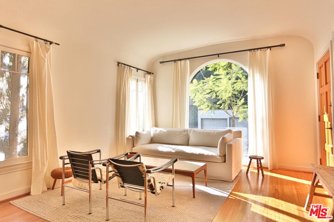 Foto principal - 2256 Silver Ridge Ave