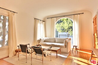 Building Photo - 2256 Silver Ridge Ave