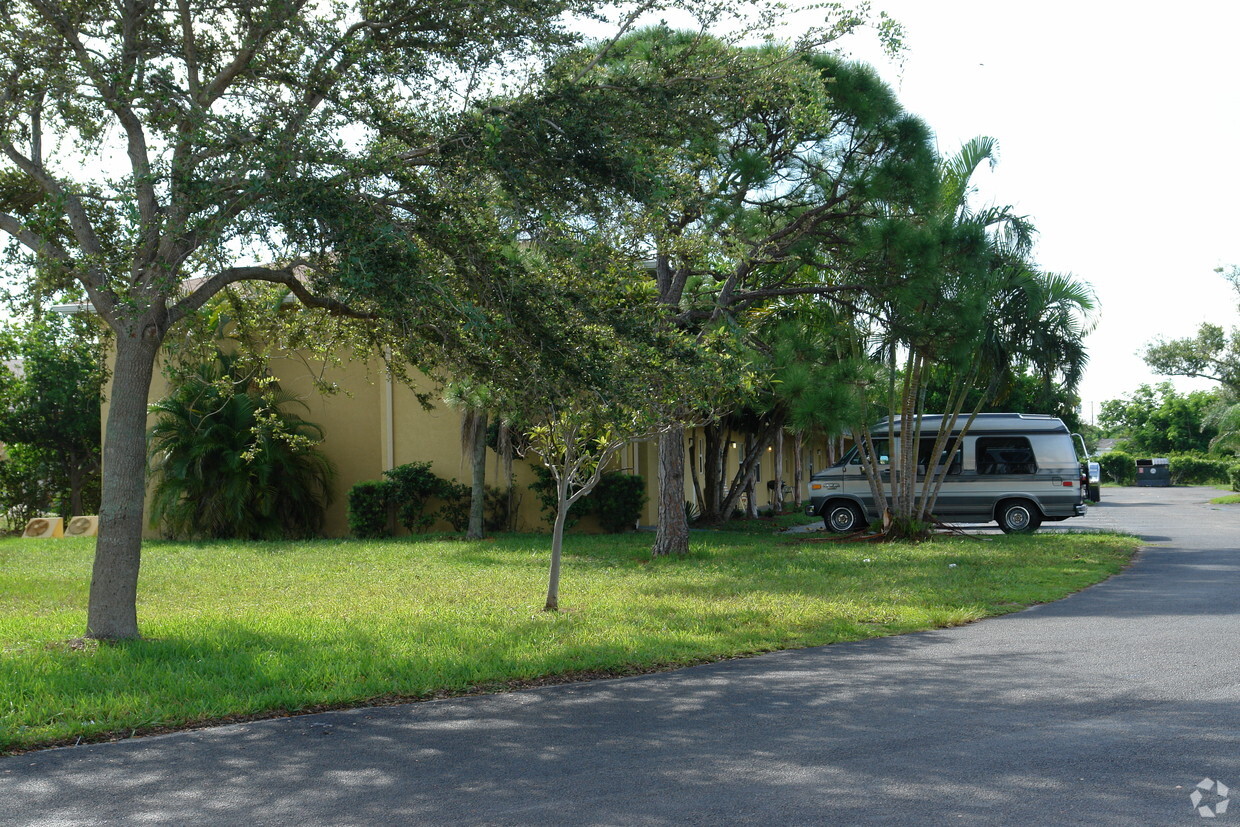 Primary Photo - Hemingway Condominium Association