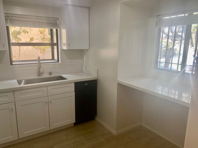 Kitchen - 6906 Clinton St