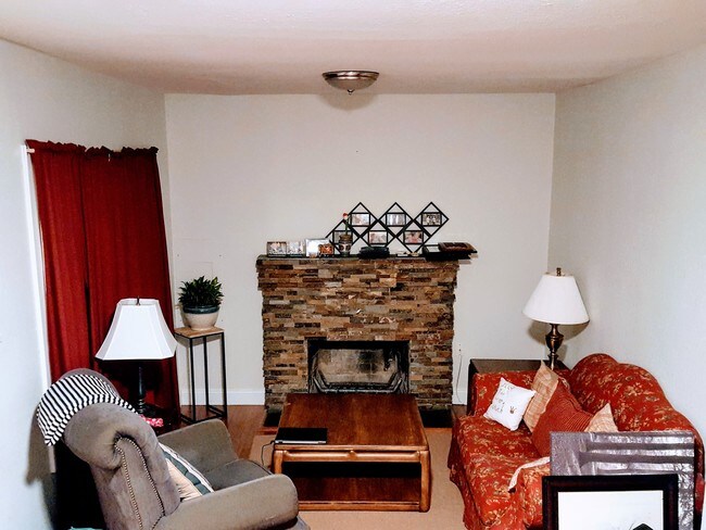 Foto del edificio - 4239 Dix St NE