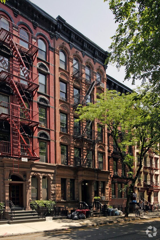 Primary Photo - 323 E Tenth St