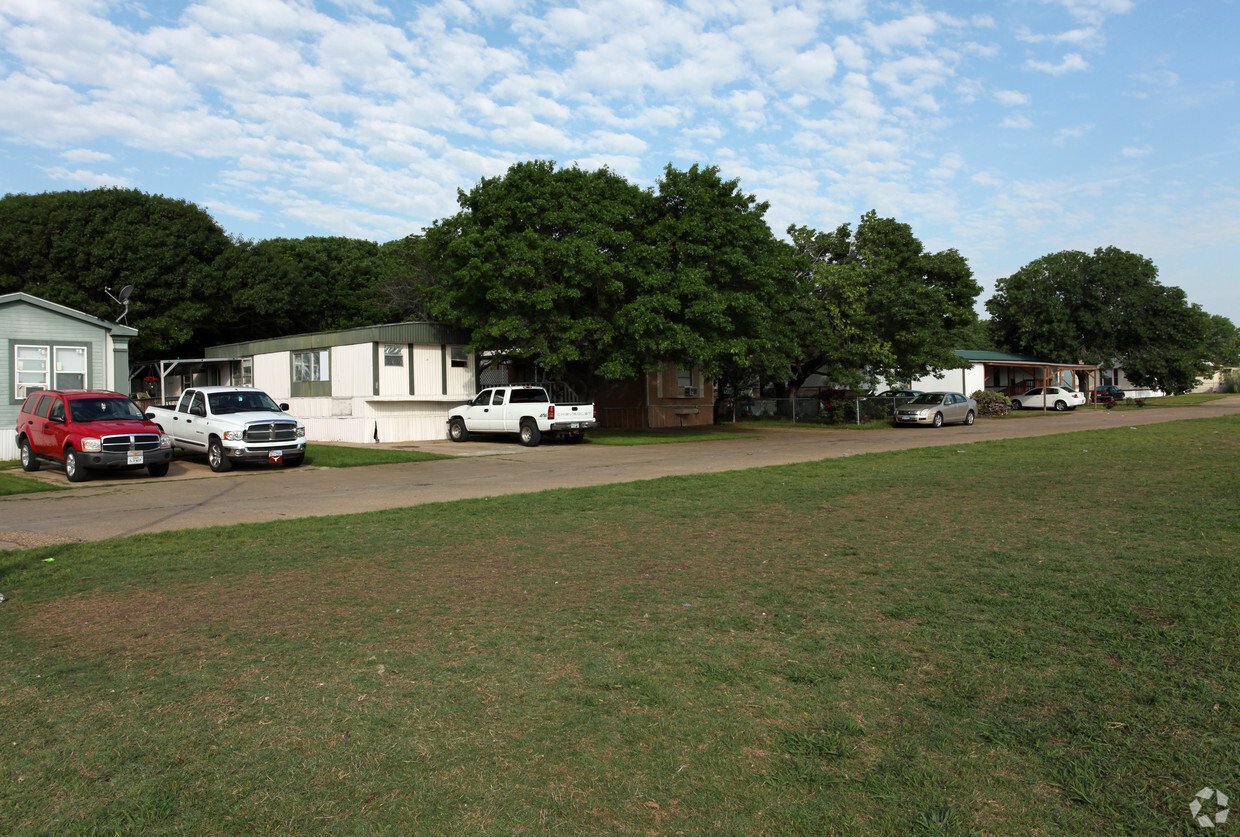 Building Photo - Pine Meadows Estates