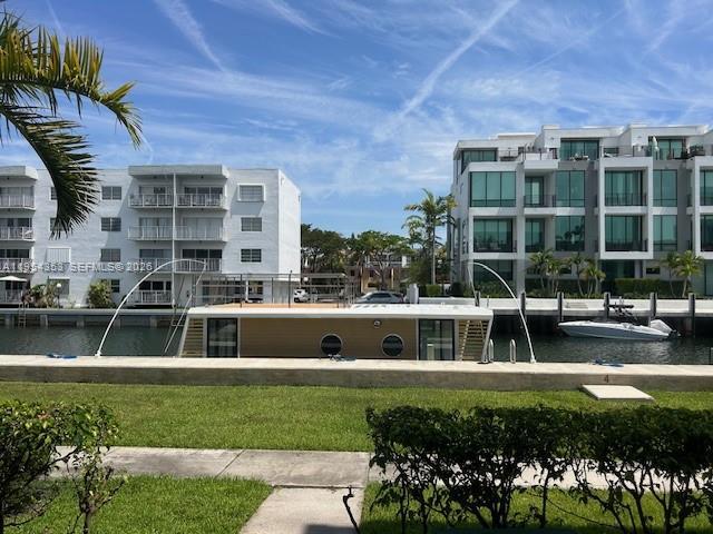 Foto del edificio - 3923 NE 166th St