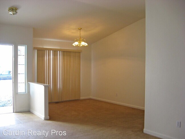 Building Photo - 3 br, 2 bath House - 525 Summer St.