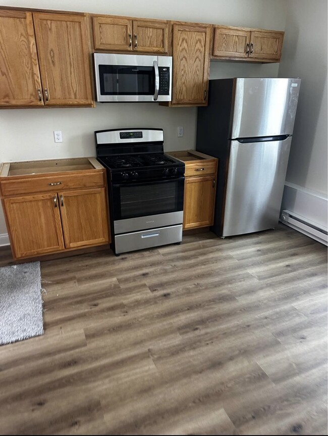 Building Photo - 1249 Main St