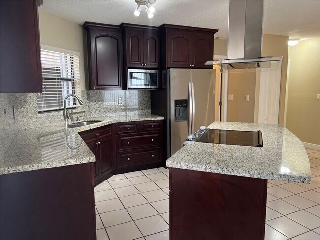 Photo - 619 SW 87th Pl House