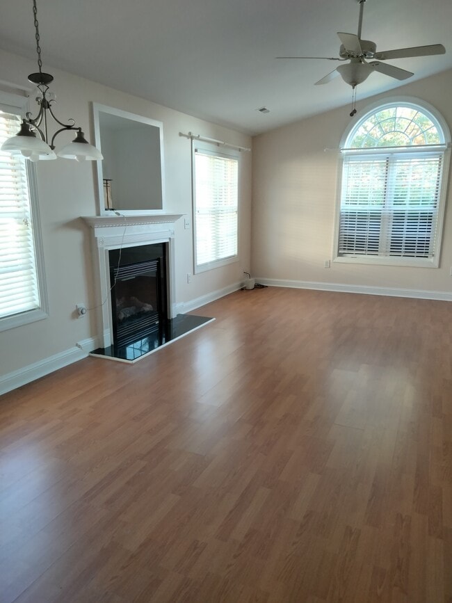 Building Photo - 4117 Huntsmoor Ln