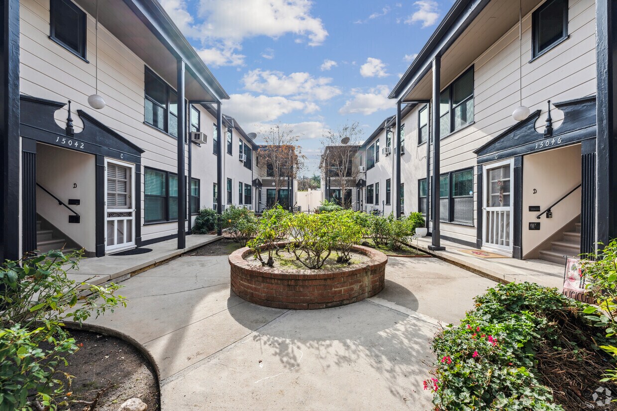Primary Photo - The Viking Apartments