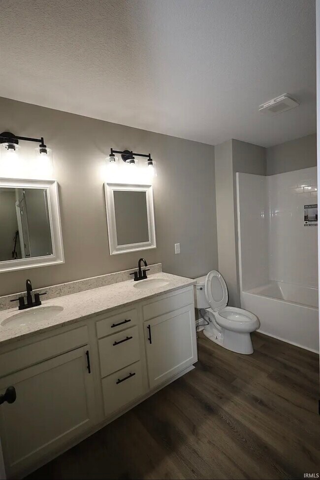 Baño completo - 2190 Barr St