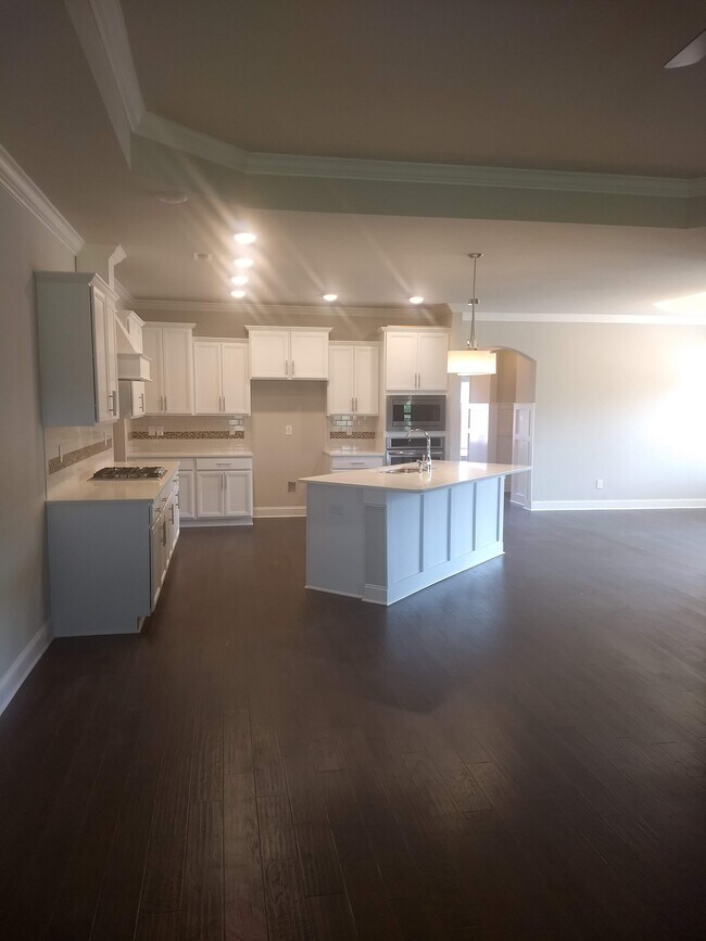Building Photo - 28563 Paseo Rd