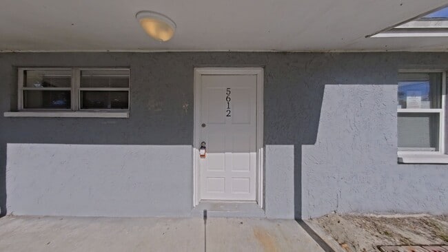 Photo - Unique 4/2 with In-law Apartment