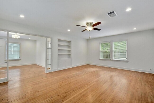 Foto del edificio - 4909 Shoal Creek Blvd