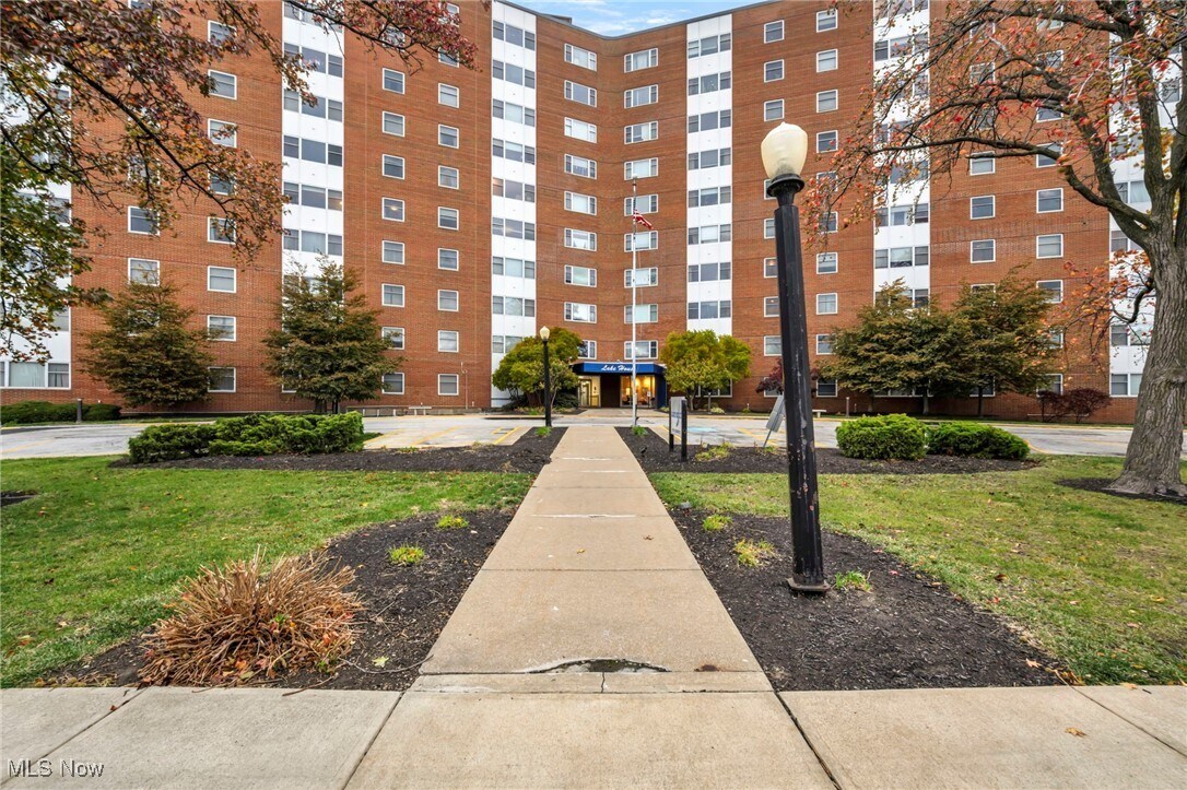 11850 Edgewater Dr Lakewood, OH 44107 – photo 2