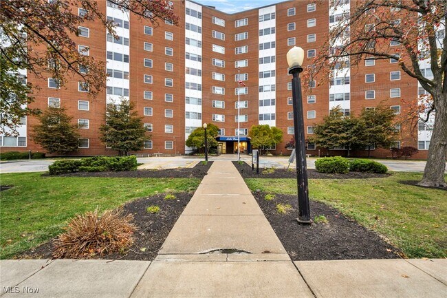 Foto del edificio - 11850 Edgewater Dr