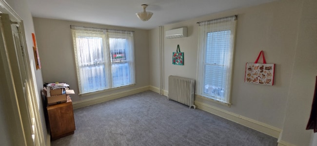 Building Photo - 621 6th St SE