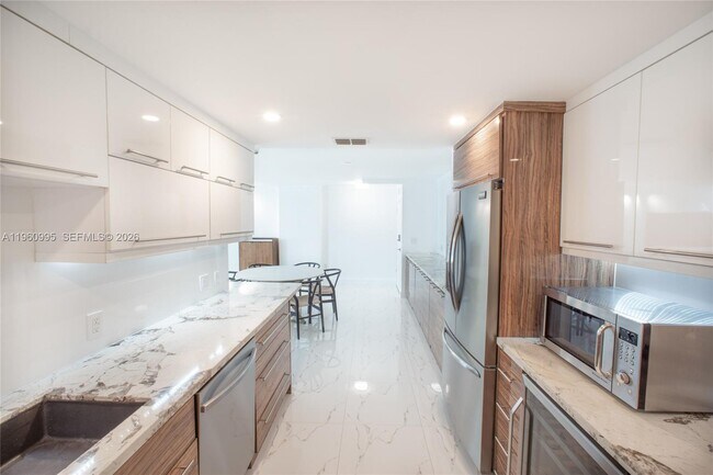 Building Photo - 11 Island Ave