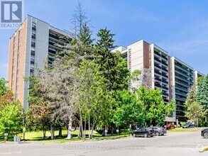 Building Photo - 4001-4001 Bayview Ave