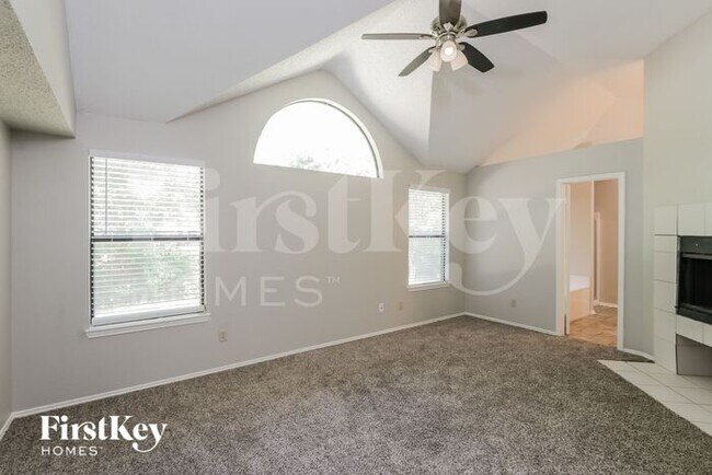 Foto del edificio - 701 Long Hill Ct