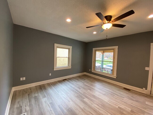 Building Photo - 319 Park Dr