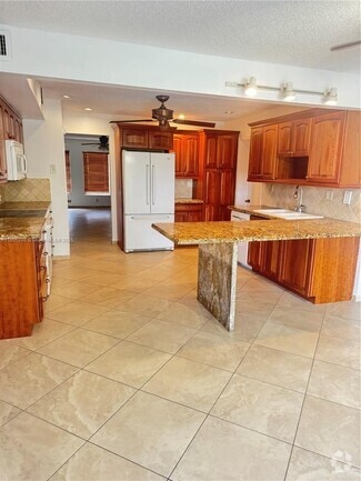 Building Photo - 3111 Coral Springs Dr