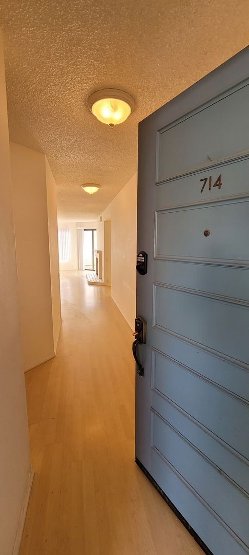 Foto del edificio - BEACH Living at Port Hueneme's Surfside IV! 2+2 Condo $3,200.00