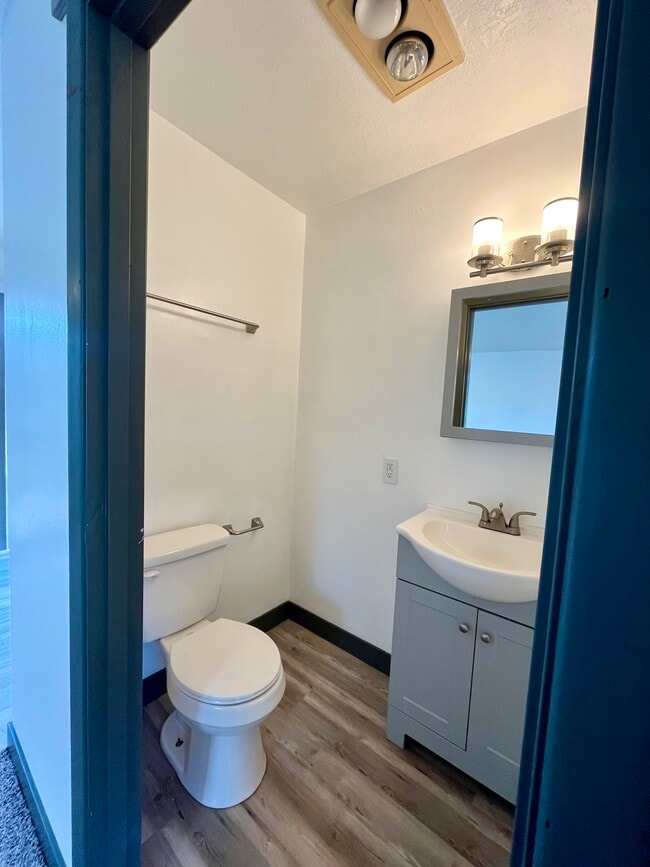 Building Photo - 1421 NE 8th St