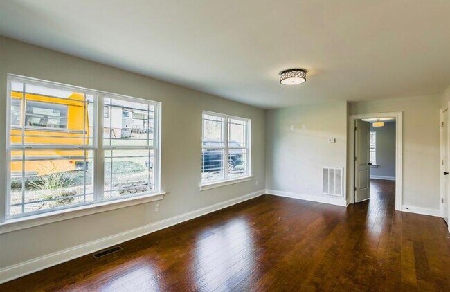 Building Photo - 4409B Providence Heights