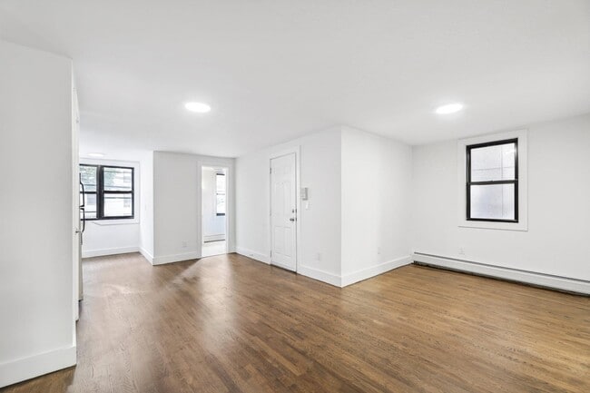 Building Photo - 506 Grand St