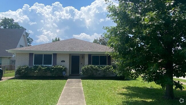 Building Photo - 5012 Antonini Dr
