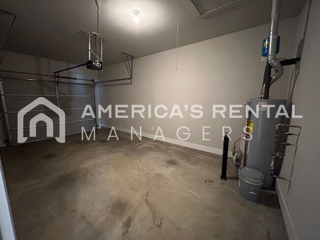 Building Photo - Town Home in Chelsea!!! Available to View ...