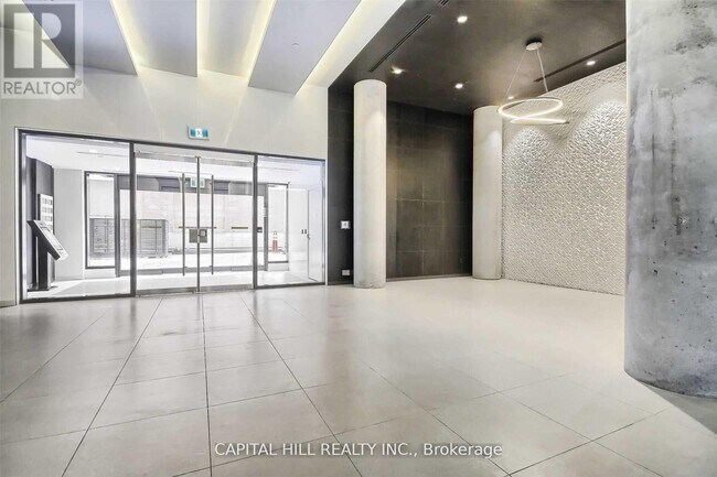 Photo du bâtiment - 158 Front St E