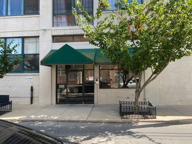 Entrada del edificio - 314 N. 12th Street