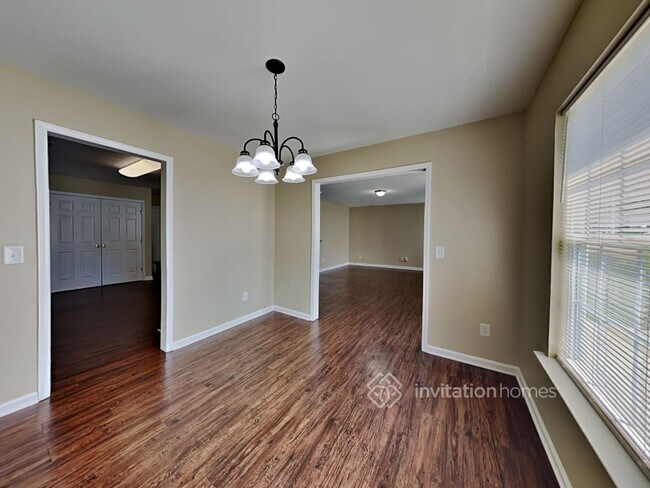 Building Photo - 1505 Pebble Ridge Dr