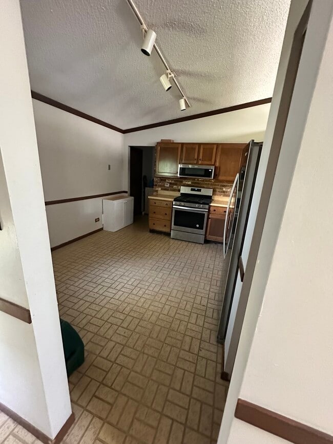 Building Photo - 4480 Shorewood Ct