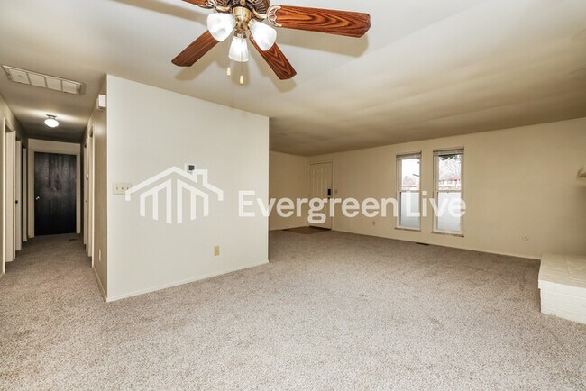 Foto del edificio - 8811 Foxgate Ct