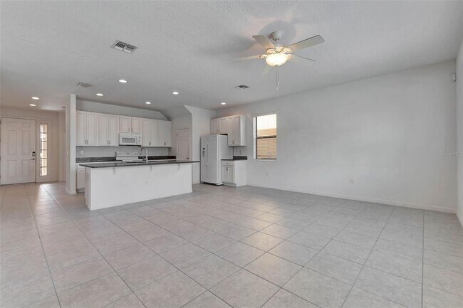 Building Photo - 2311 Victoria Dr