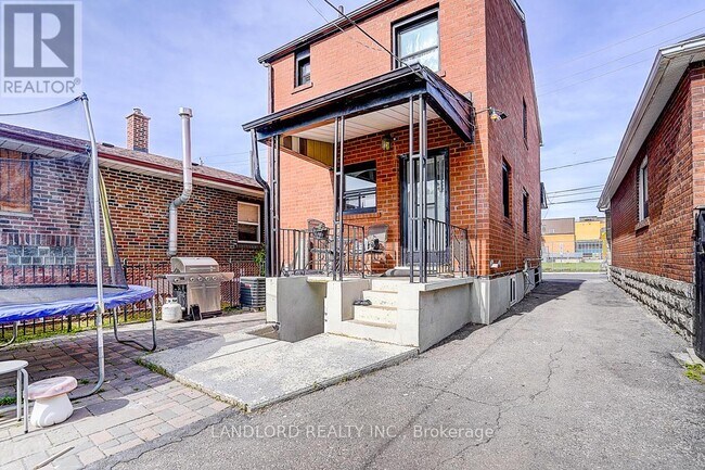 Building Photo - 56 Bicknell Ave