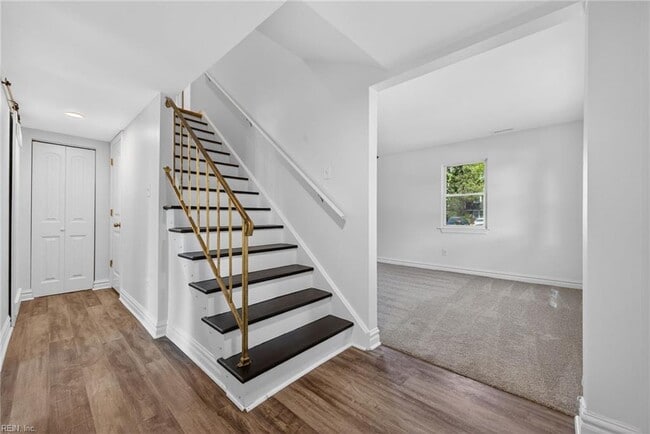 Building Photo - 5676 Weblin Dr