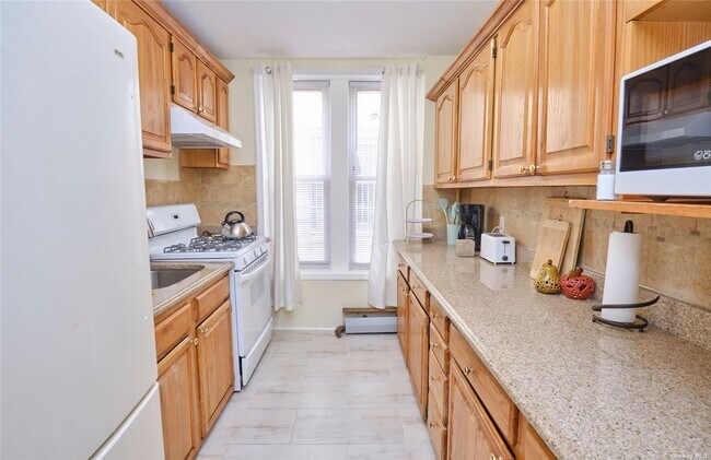 Building Photo - 362 E 46th St