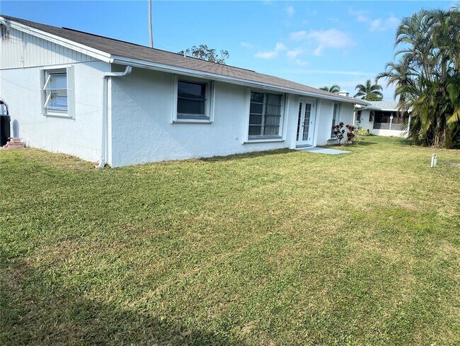 Building Photo - 841 Baffin Dr