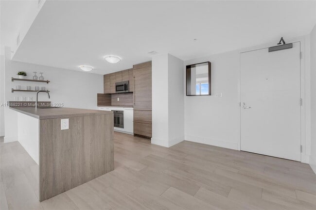 Foto del edificio - 400 Sunny Isles Blvd