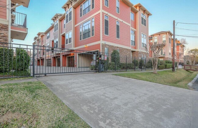 Foto del edificio - 1049 W 22nd St